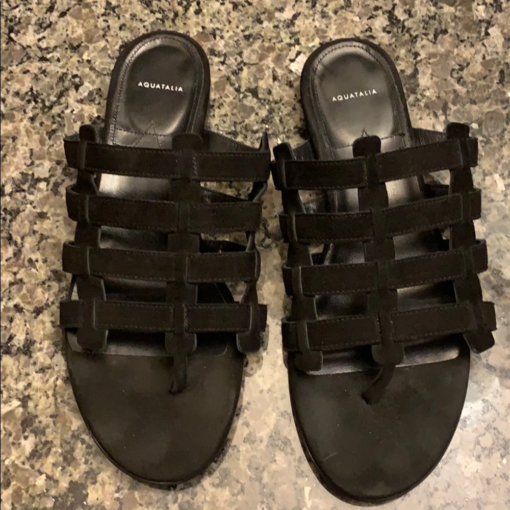 Aquatalia Like New Black Suede Sandals